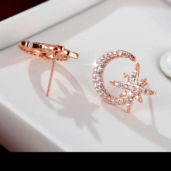 NEW ZIRCON MOON AND STAR PIERCED EARRINGS - Picture 4 of 6